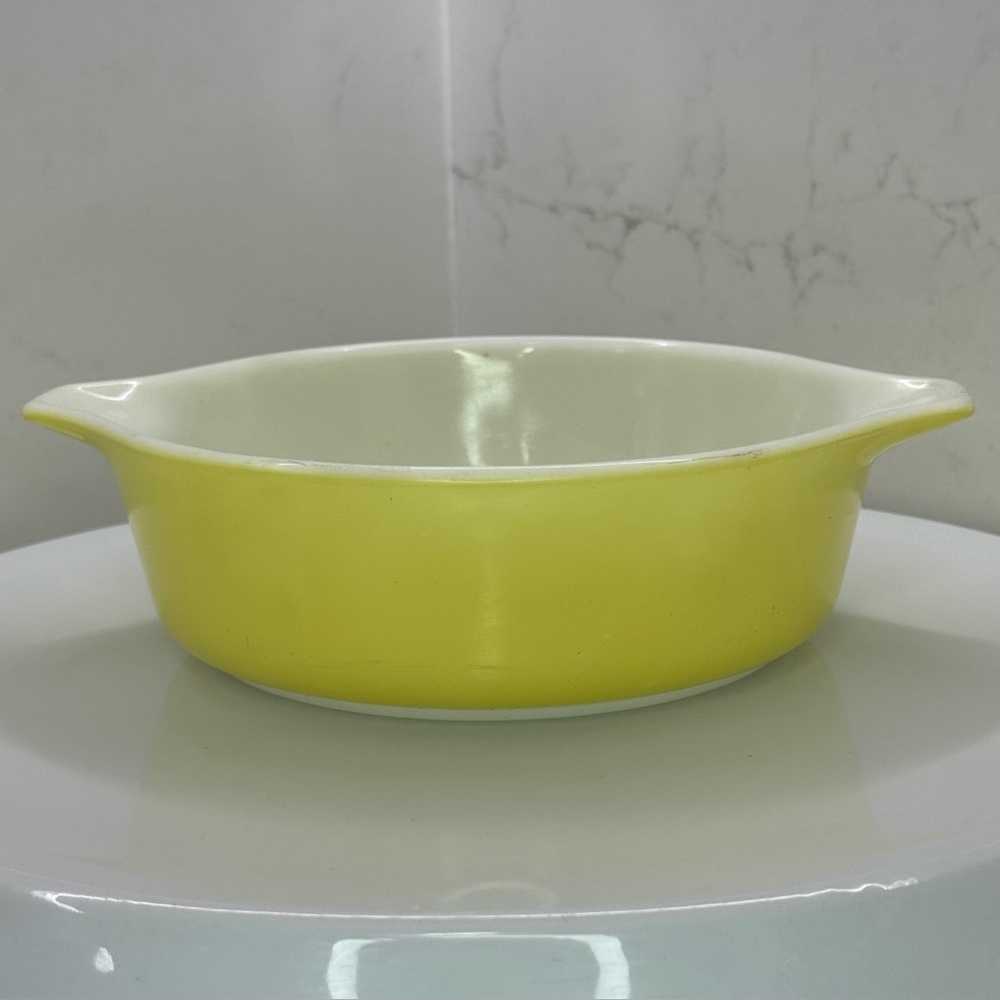Vintage Pyrex 471 Yellow Cinderella Casserole Dish – 1 Pint – Primary Colors